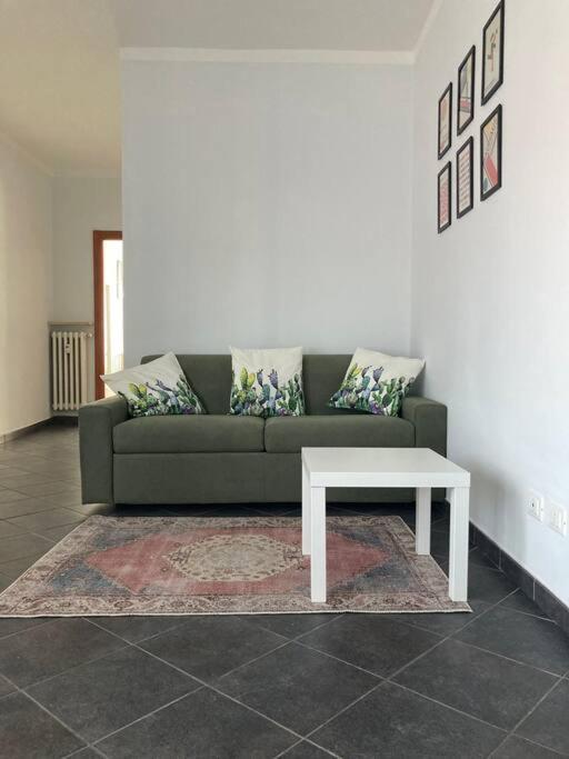 Appartamento Borgo Rane ألبا المظهر الخارجي الصورة